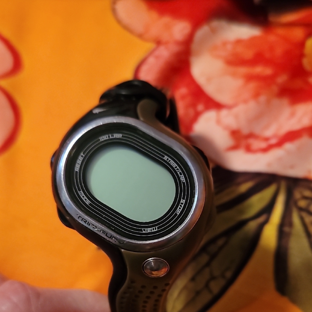 NIKE TRIAX FURY 100 WR0139‎ Mens Sports Watch Black & Grey New Battery